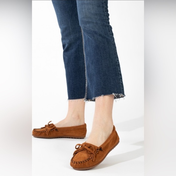 Minnetonka Women's MINNETONKA
KILTY - Brown / Dark Tan Suede Moccasins - Picture 8 of 8